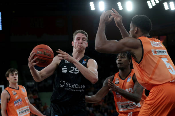 与科隆展开 与科隆展开